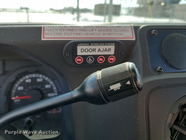 image for item DO4171 2010 Ford E450 Super Duty  shuttle bus