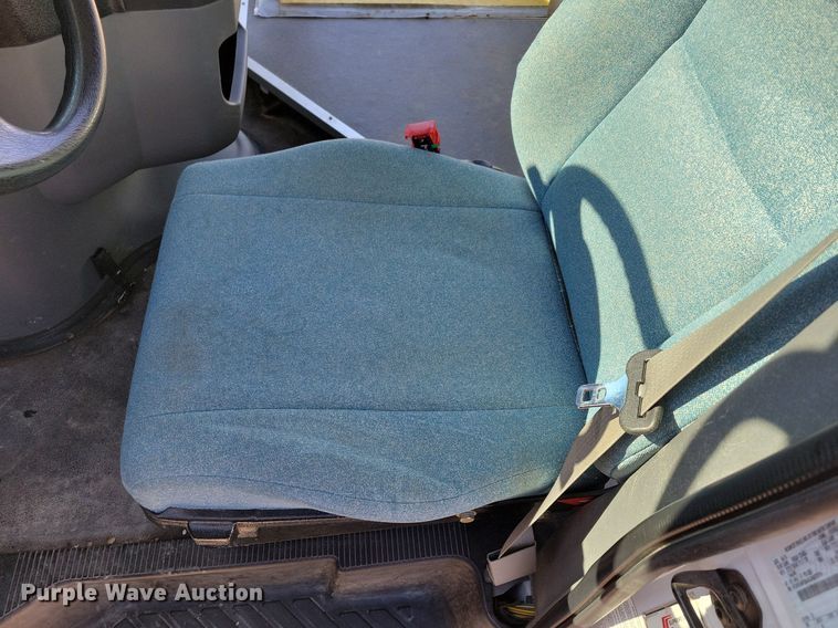 image for item DO4171 2010 Ford E450 Super Duty  shuttle bus