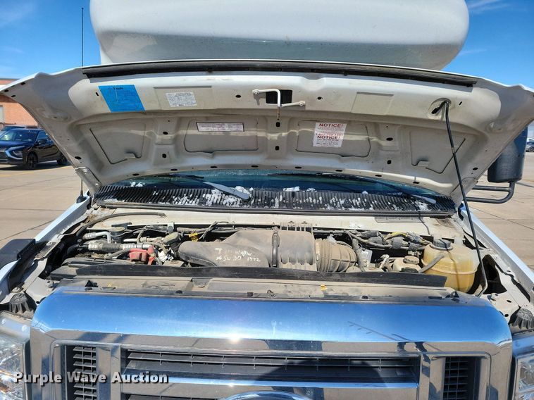 image for item DO4171 2010 Ford E450 Super Duty  shuttle bus