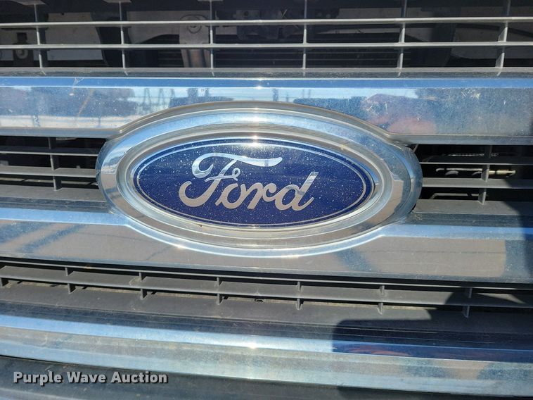 image for item DO4171 2010 Ford E450 Super Duty  shuttle bus