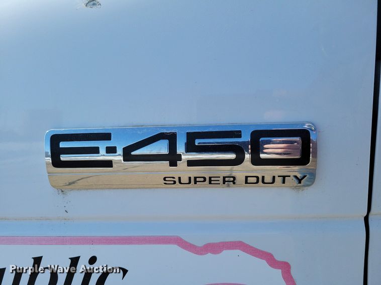 image for item DO4171 2010 Ford E450 Super Duty  shuttle bus