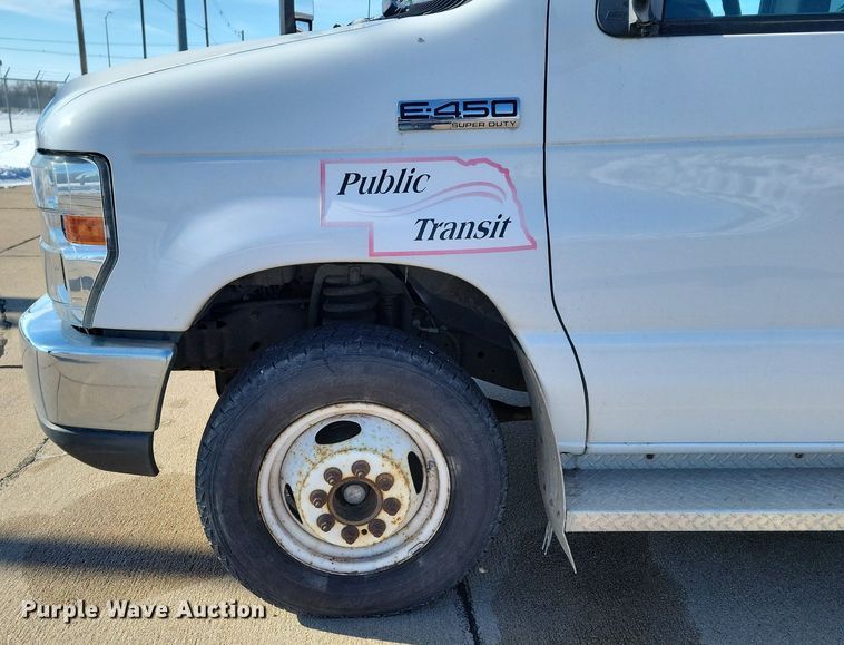 image for item DO4171 2010 Ford E450 Super Duty  shuttle bus