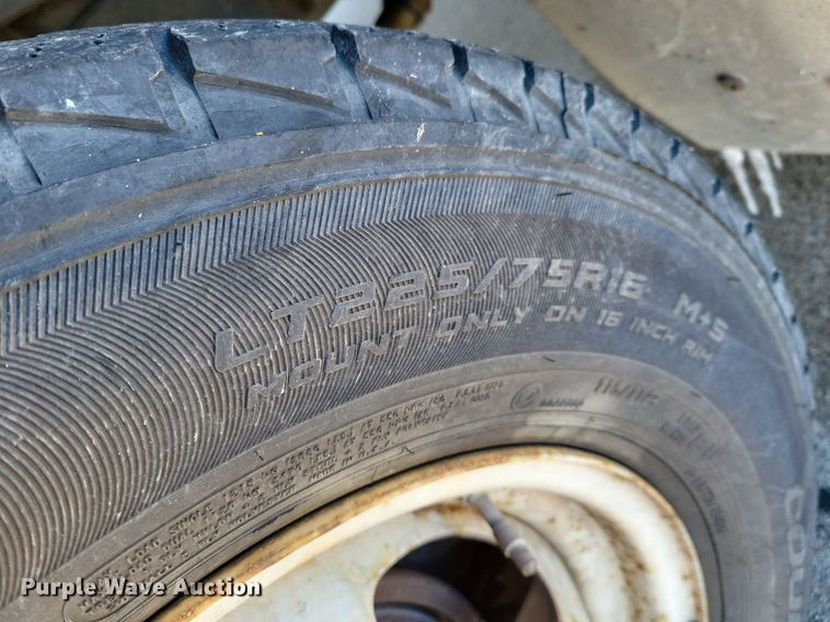 image for item DO4171 2010 Ford E450 Super Duty  shuttle bus