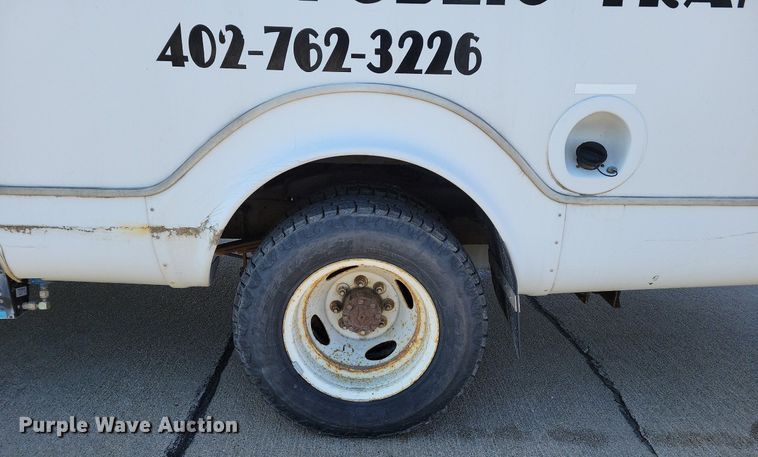 image for item DO4171 2010 Ford E450 Super Duty  shuttle bus