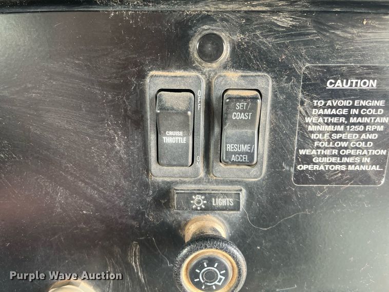 image for item DQ4033 2004 Blue Bird 3800  school bus