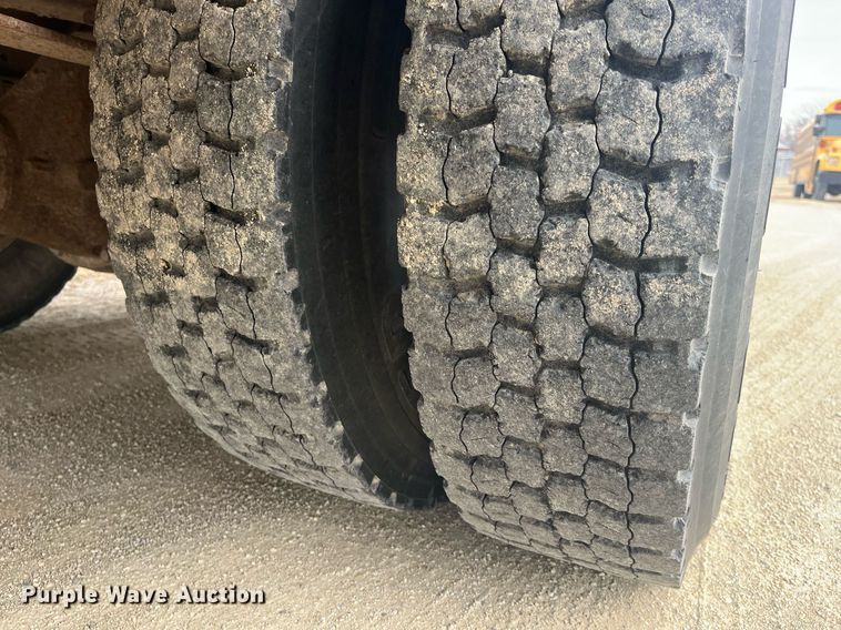 image for item DQ4033 2004 Blue Bird 3800  school bus