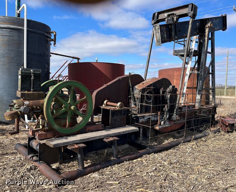image for item DQ4046 Parkersburg C114SK  oilfield pump jack