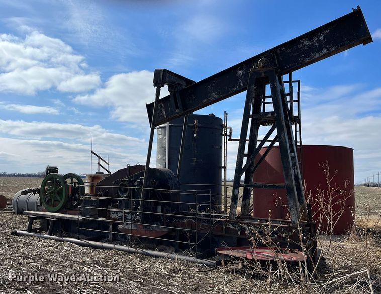 image for item DQ4046 Parkersburg C114SK  oilfield pump jack