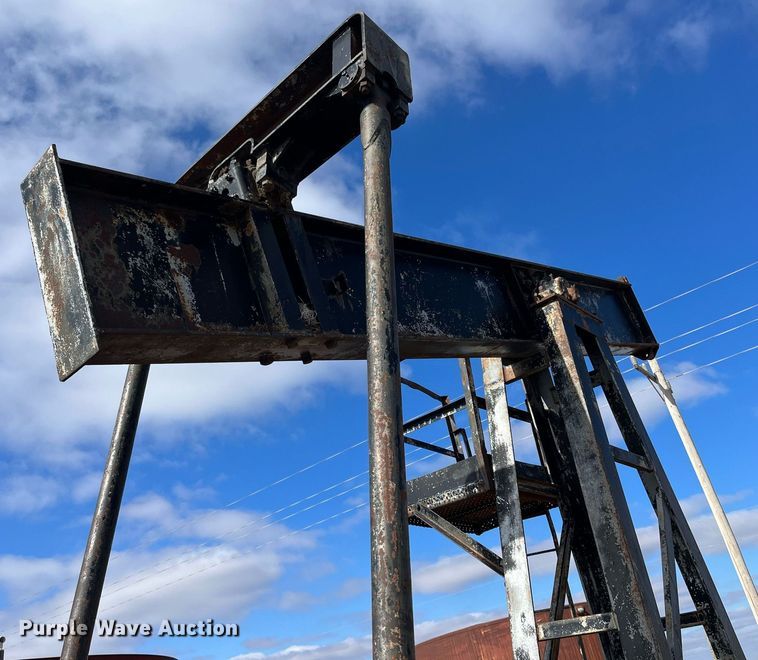 image for item DQ4046 Parkersburg C114SK  oilfield pump jack
