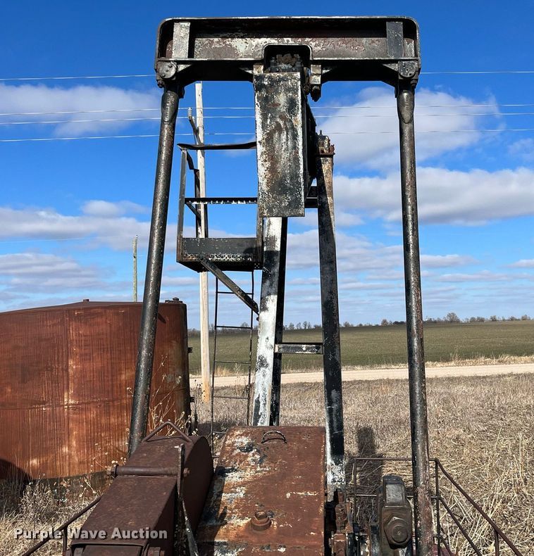 image for item DQ4046 Parkersburg C114SK  oilfield pump jack