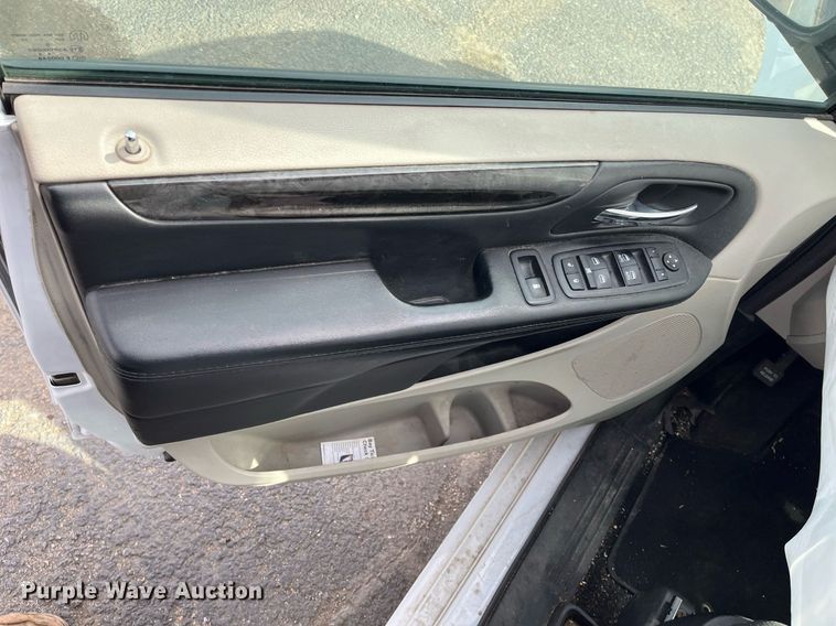 image for item DQ4052 2018 Dodge Grand Caravan  van