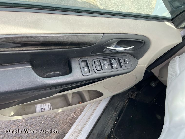 image for item DQ4052 2018 Dodge Grand Caravan  van