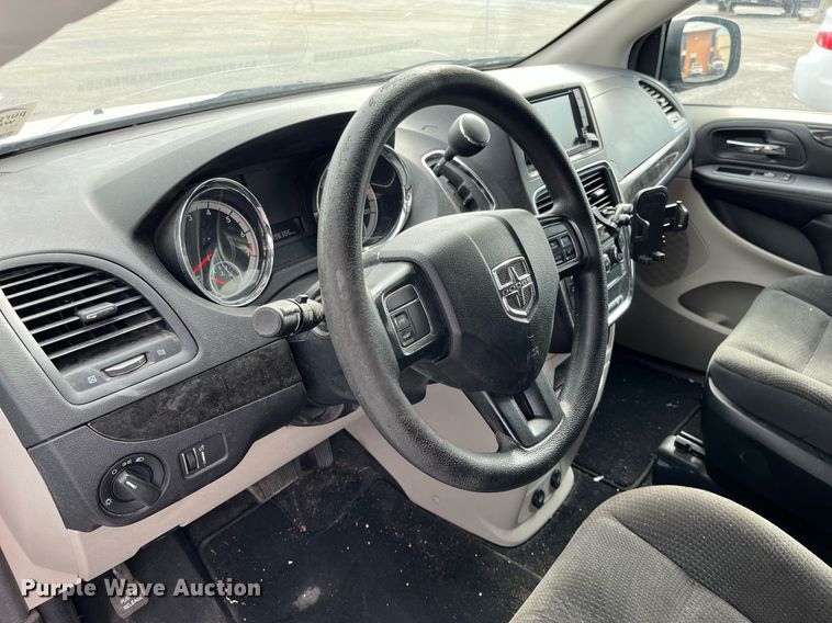 image for item DQ4052 2018 Dodge Grand Caravan  van