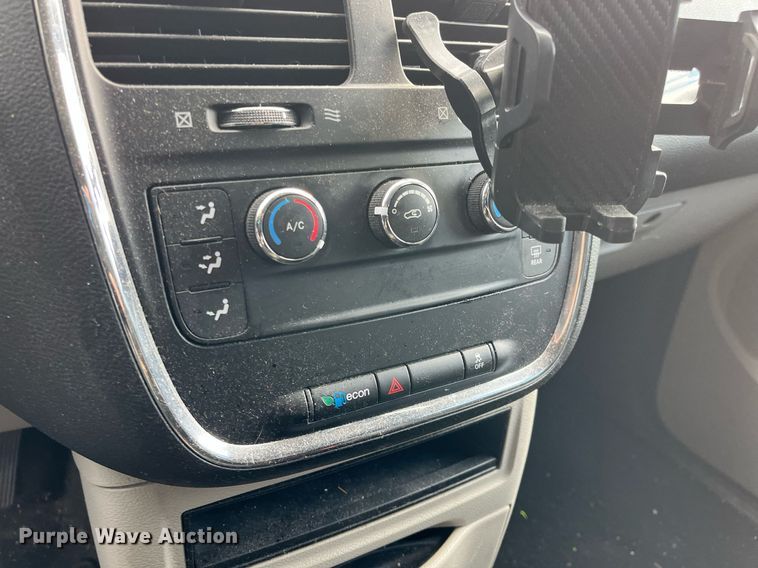 image for item DQ4052 2018 Dodge Grand Caravan  van