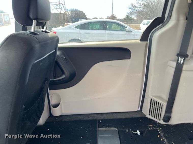 image for item DQ4052 2018 Dodge Grand Caravan  van