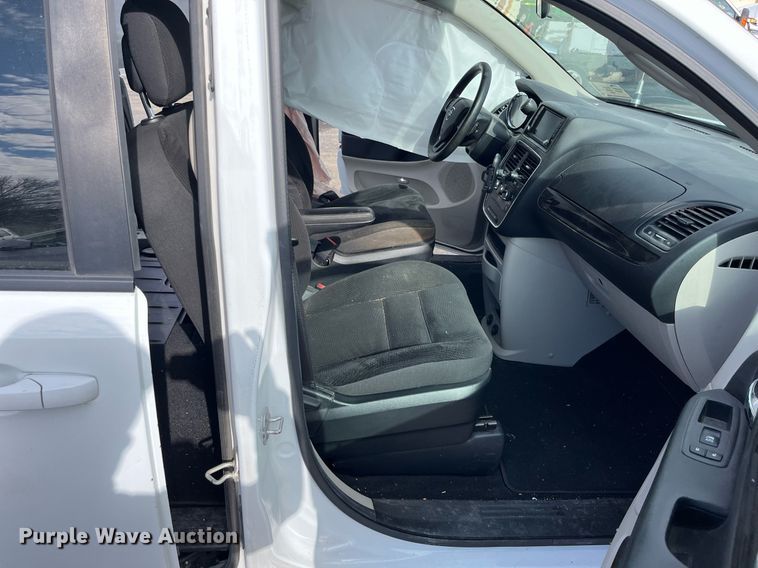 image for item DQ4052 2018 Dodge Grand Caravan  van