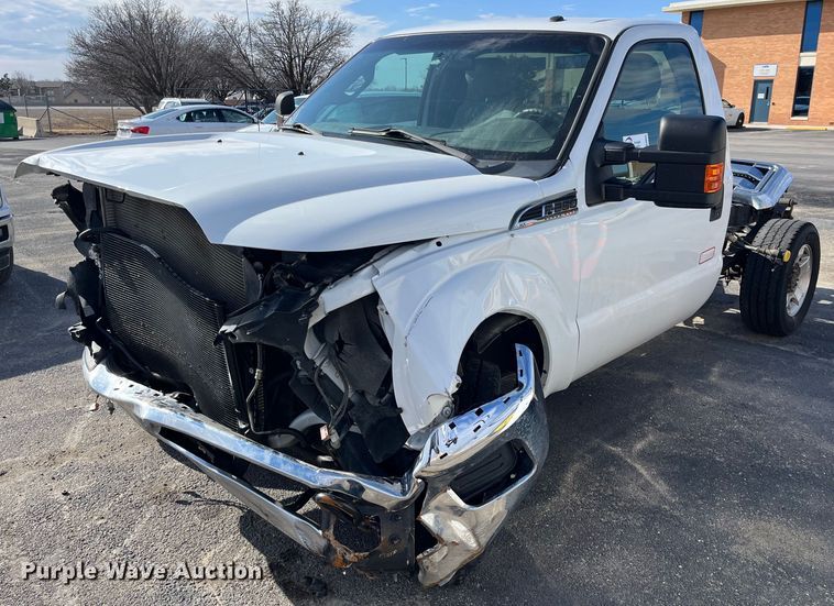 image for item DQ4055 2016 Ford F250 Super Duty  pickup truck cab and chassis