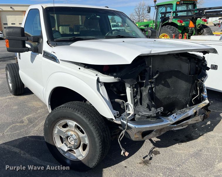 image for item DQ4055 2016 Ford F250 Super Duty  pickup truck cab and chassis