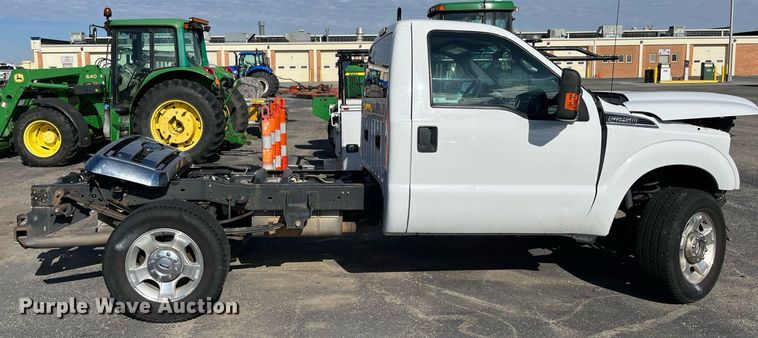 image for item DQ4055 2016 Ford F250 Super Duty  pickup truck cab and chassis