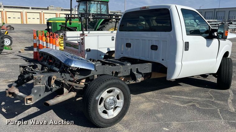 image for item DQ4055 2016 Ford F250 Super Duty  pickup truck cab and chassis