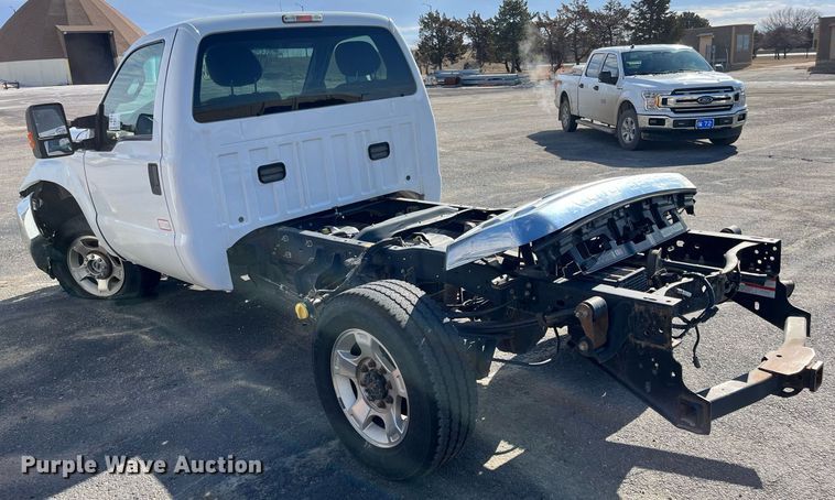 image for item DQ4055 2016 Ford F250 Super Duty  pickup truck cab and chassis