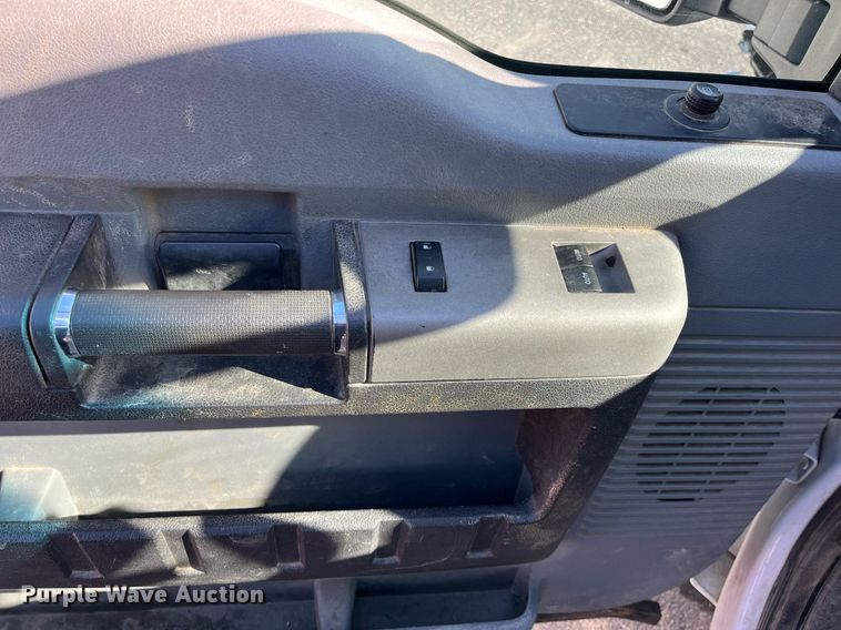 image for item DQ4055 2016 Ford F250 Super Duty  pickup truck cab and chassis