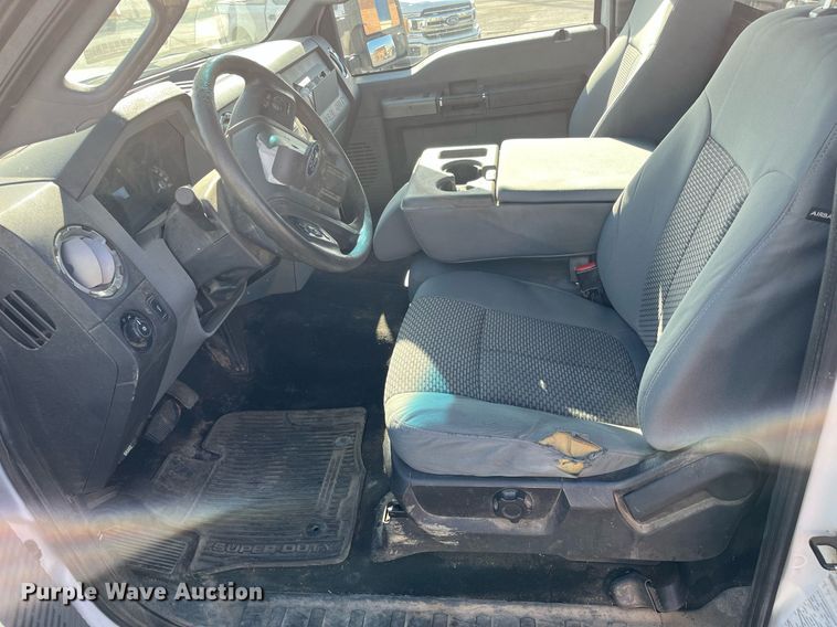 image for item DQ4055 2016 Ford F250 Super Duty  pickup truck cab and chassis