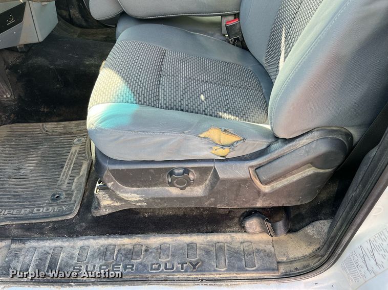 image for item DQ4055 2016 Ford F250 Super Duty  pickup truck cab and chassis