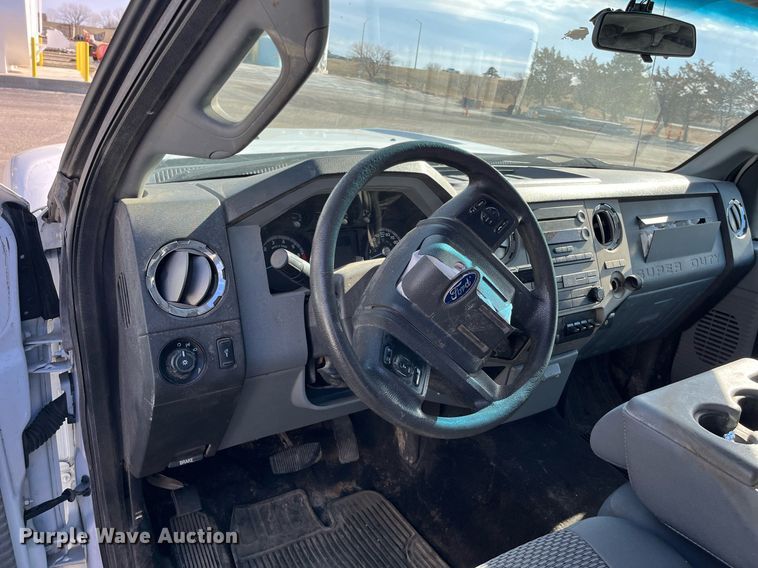 image for item DQ4055 2016 Ford F250 Super Duty  pickup truck cab and chassis