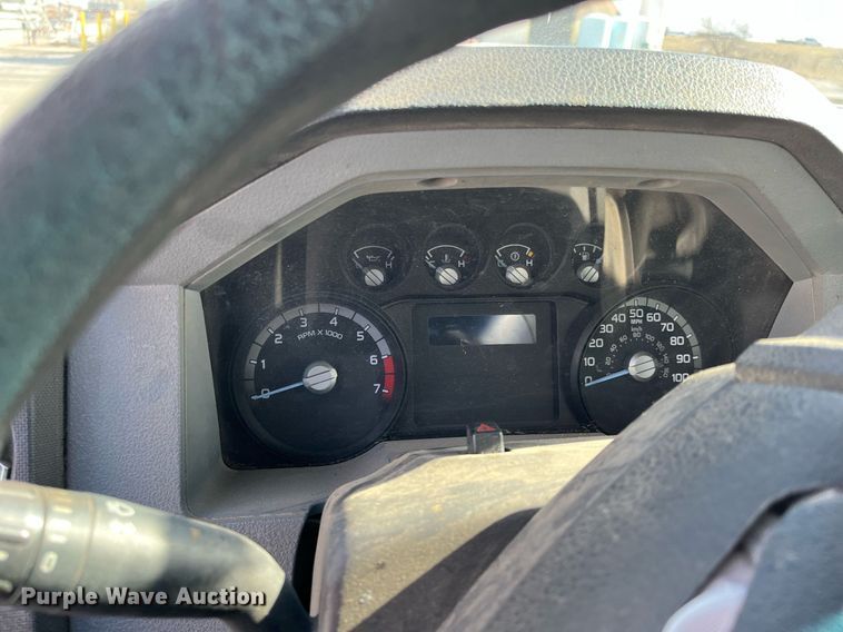 image for item DQ4055 2016 Ford F250 Super Duty  pickup truck cab and chassis