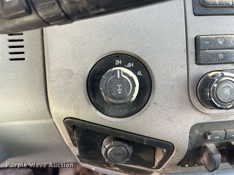 image for item DQ4055 2016 Ford F250 Super Duty  pickup truck cab and chassis