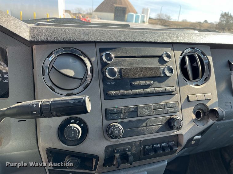 image for item DQ4055 2016 Ford F250 Super Duty  pickup truck cab and chassis