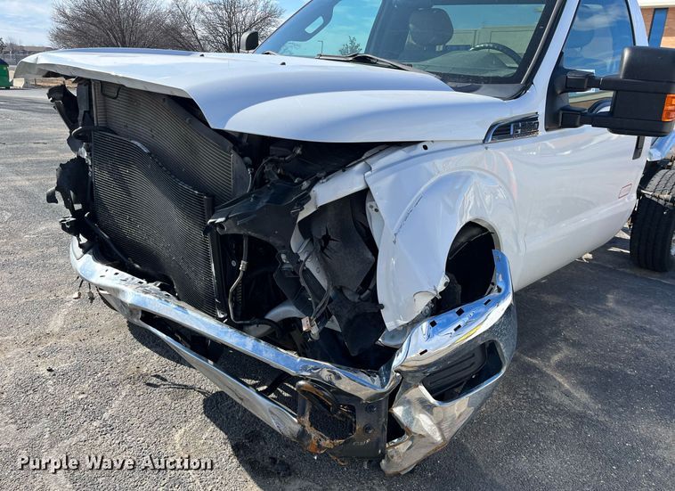 image for item DQ4055 2016 Ford F250 Super Duty  pickup truck cab and chassis