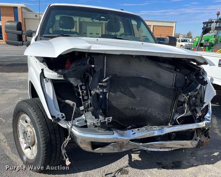 image for item DQ4055 2016 Ford F250 Super Duty  pickup truck cab and chassis