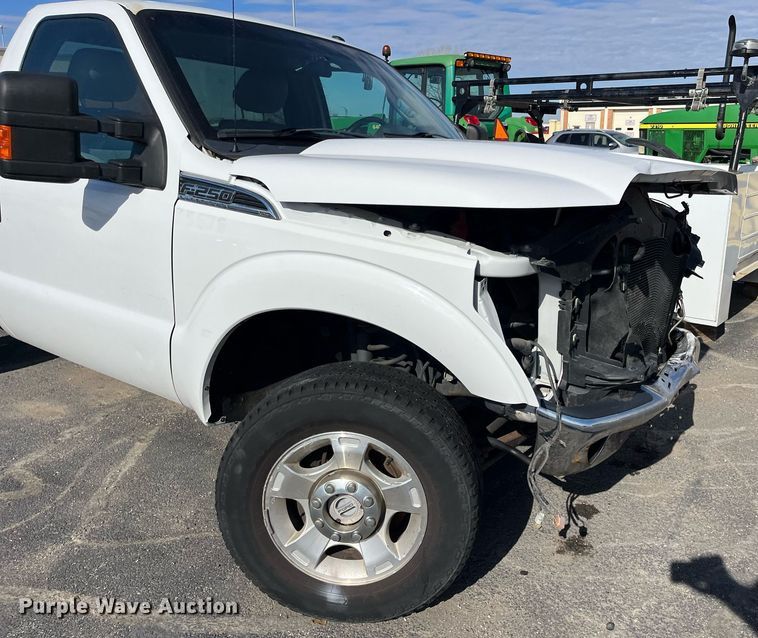 image for item DQ4055 2016 Ford F250 Super Duty  pickup truck cab and chassis