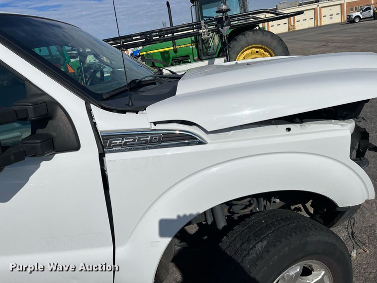 image for item DQ4055 2016 Ford F250 Super Duty  pickup truck cab and chassis