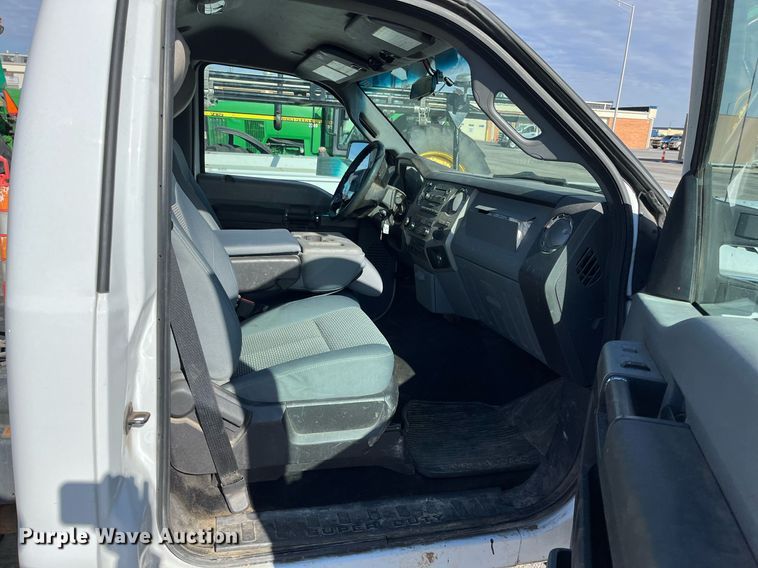 image for item DQ4055 2016 Ford F250 Super Duty  pickup truck cab and chassis