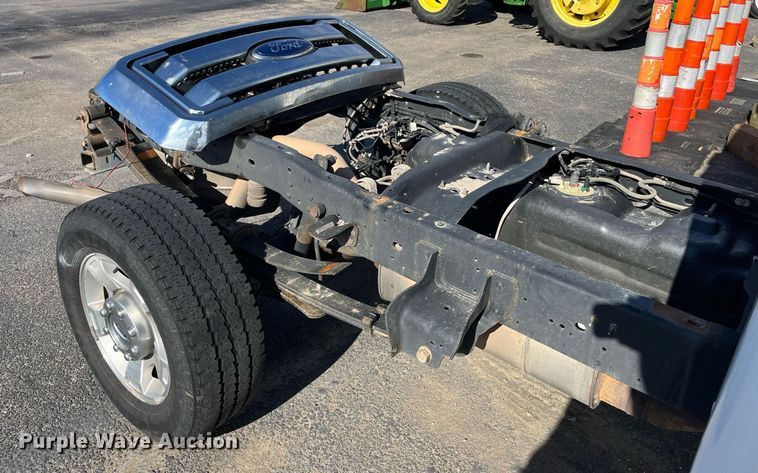 image for item DQ4055 2016 Ford F250 Super Duty  pickup truck cab and chassis