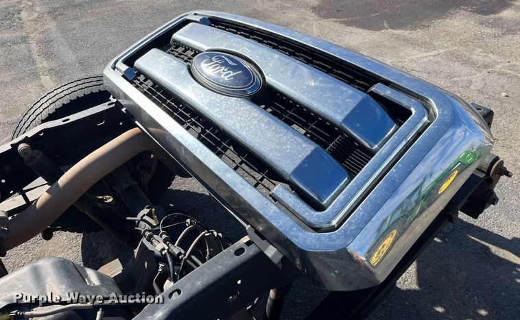 image for item DQ4055 2016 Ford F250 Super Duty  pickup truck cab and chassis