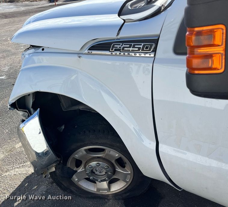 image for item DQ4055 2016 Ford F250 Super Duty  pickup truck cab and chassis