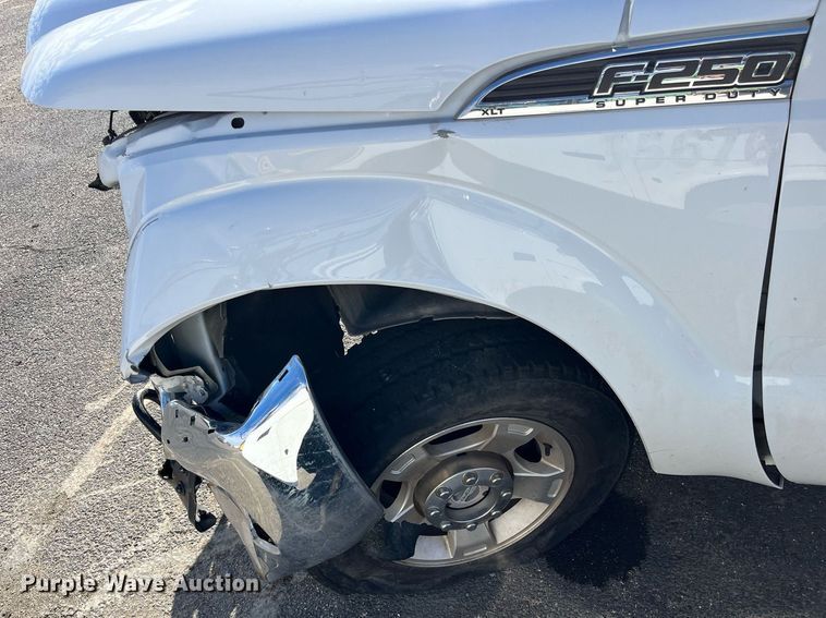 image for item DQ4055 2016 Ford F250 Super Duty  pickup truck cab and chassis