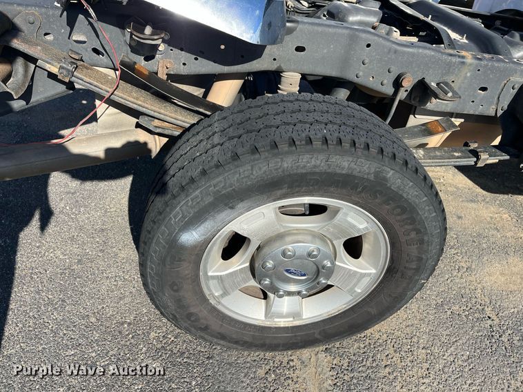 image for item DQ4055 2016 Ford F250 Super Duty  pickup truck cab and chassis