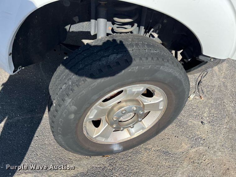 image for item DQ4055 2016 Ford F250 Super Duty  pickup truck cab and chassis