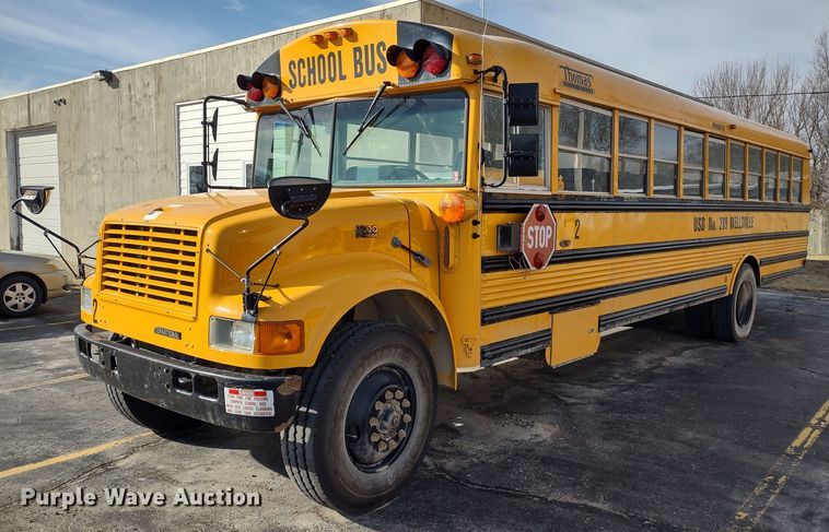 image for item DR8169 1999 International 3800  school bus
