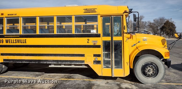 image for item DR8169 1999 International 3800  school bus