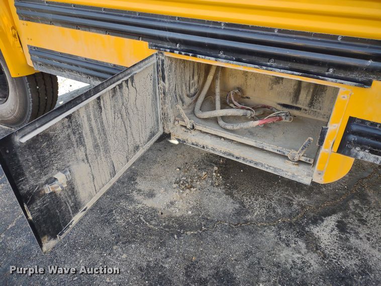 image for item DR8169 1999 International 3800  school bus