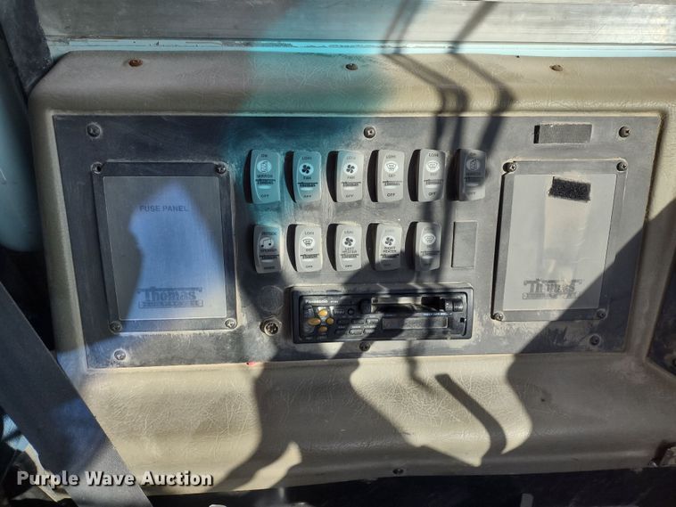 image for item DR8169 1999 International 3800  school bus