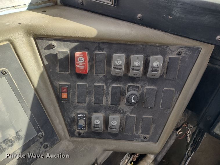 image for item DR8169 1999 International 3800  school bus