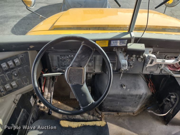 image for item DR8169 1999 International 3800  school bus