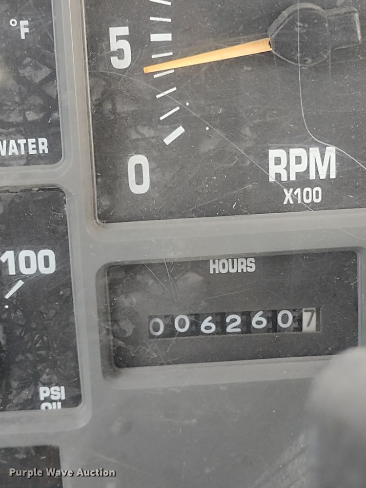 image for item DR8169 1999 International 3800  school bus